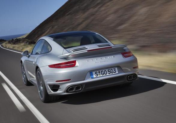 Nuova Porsche 911 Turbo S tre quarti posteriore lato sinistro