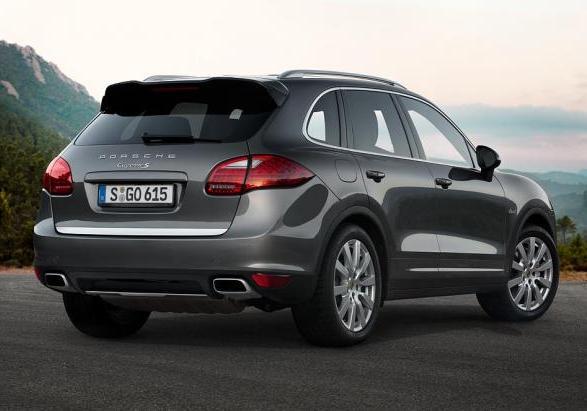 Nuova Porsche Cayenne S Diesel tre quarti posteriore foto statica