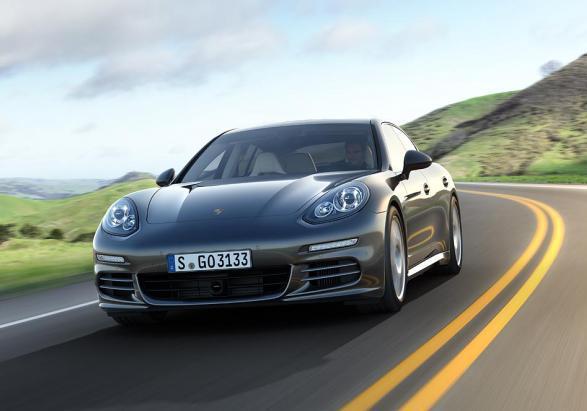 Nuova Porsche Panamera 4S anteriore