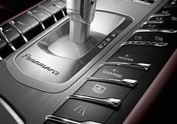Nuova Porsche Panamera S E-Hybrid dettaglio comandi