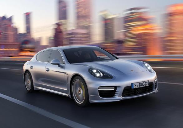 Nuova Porsche Panamera Turbo Executive tre quarti anteriore