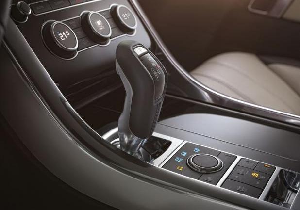 Nuova Range Rover Sport dettaglio leva cambio