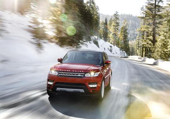 Nuova Range Rover Sport sulla neve anteriore