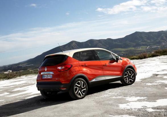 Nuova Renault Captur tre quarti posteriore lato destro