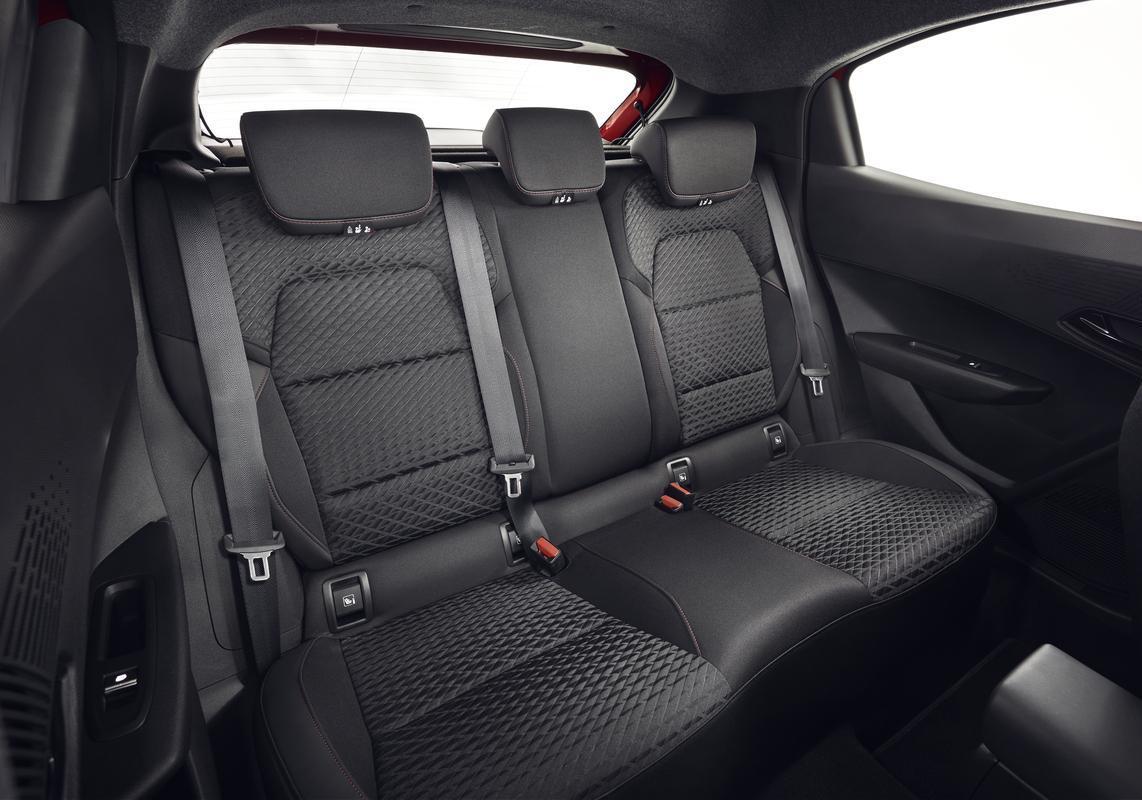 Nuova Renault Clio 2025 sedili posteriori