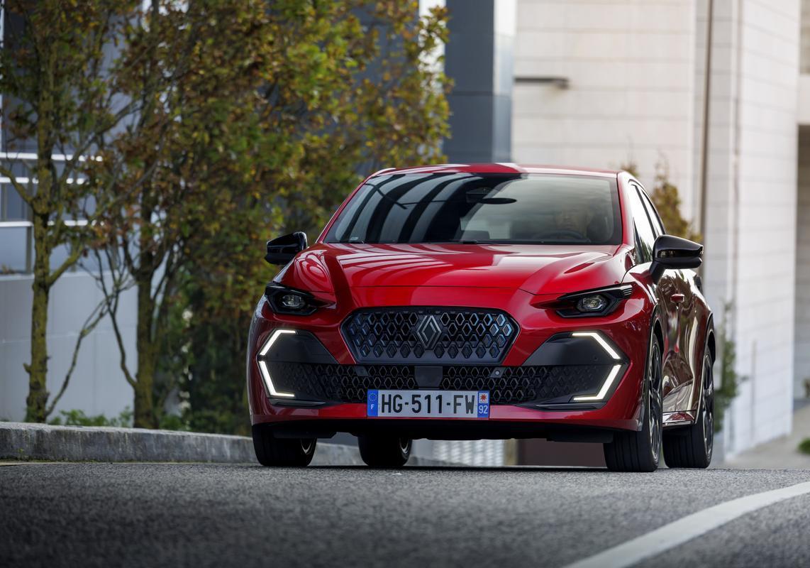 Nuova Renault Clio E-Tech ibrida 2025 foto