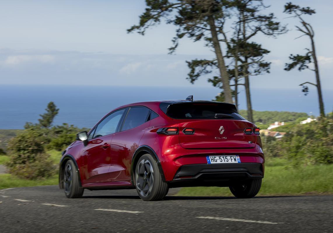 Nuova Renault Clio E-Tech ibrida 2025 posteriore