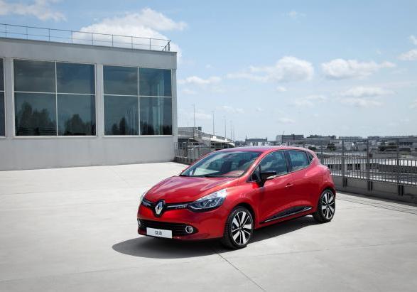 Nuova Renault Clio Rosso Passion tre quarti anteriore sinistro