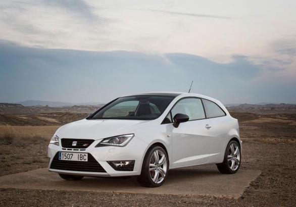 Nuova Seat Ibiza Cupra tre quarti anteriore lato sinistro