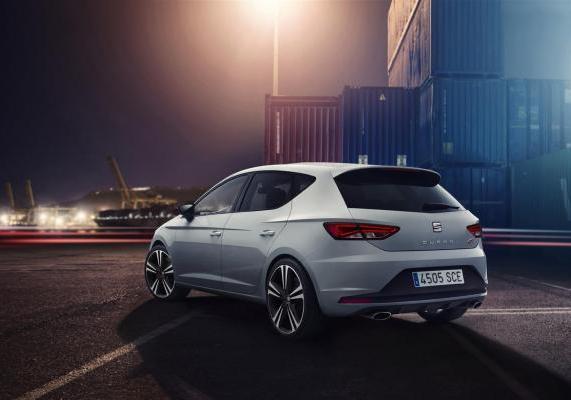 Nuova Seat Leon Cupra 5 porte tre quarti posteriore