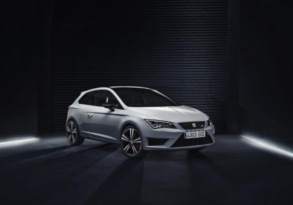 Nuova Seat Leon Cupra SC tre quarti anteriore