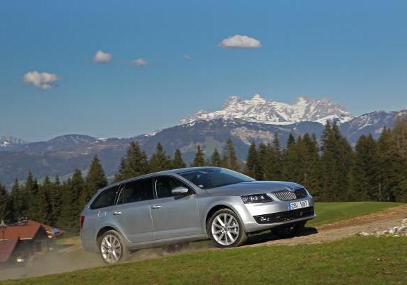 Nuova Skoda Octavia Wagon 4x4 profilo lato destro