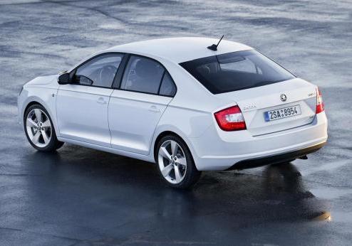 Nuova Skoda Rapid tre quarti posteriore