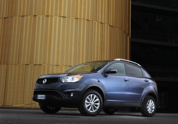 Nuova Ssangyong Corando tre quarti anteriore