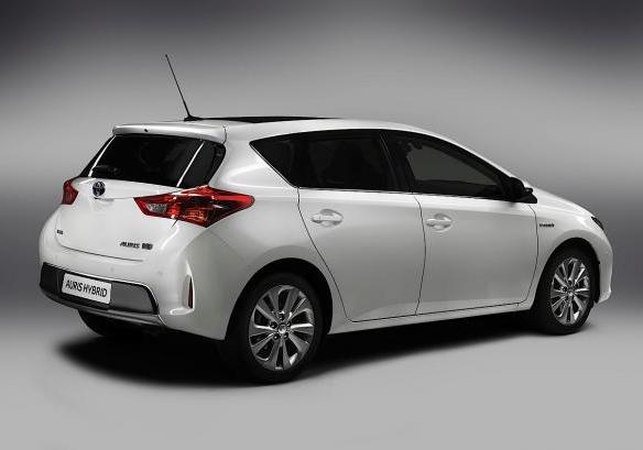 Nuova Toyota Auris tre quarti posteriore