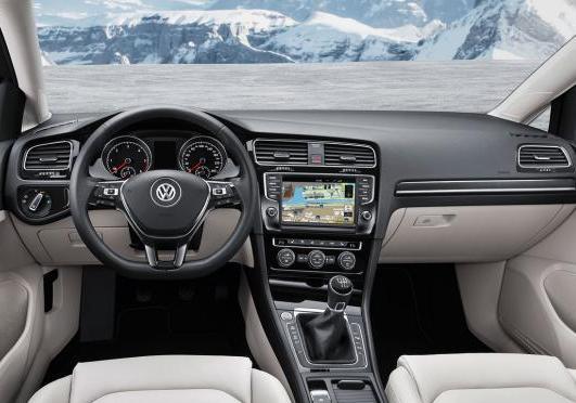 Nuova Volkswagen Golf Variant interni