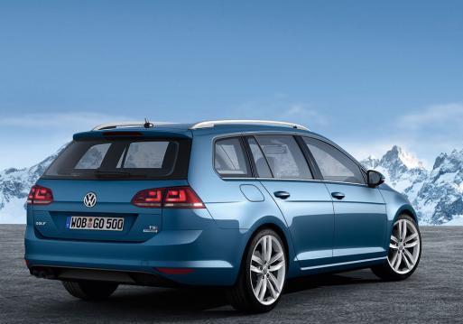 Nuova Volkswagen Golf Variant tre quarti posteriore