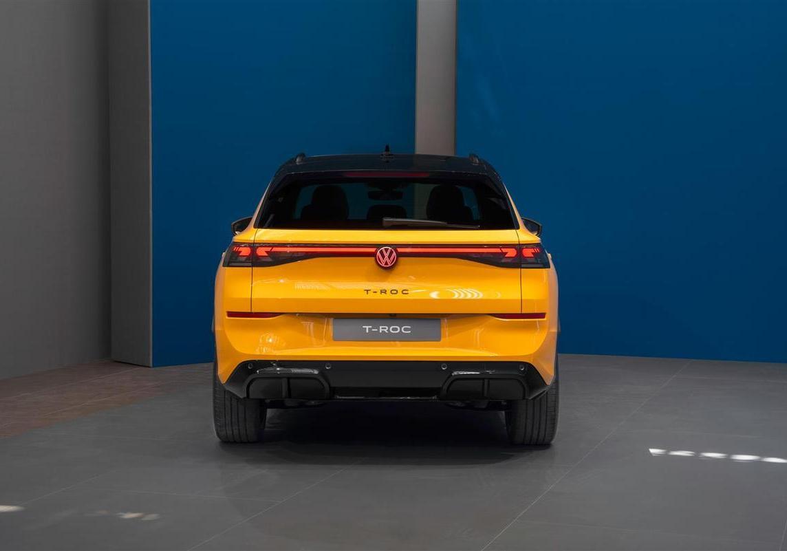 Nuova Volkswagen T-Roc 2025 foto posteriore