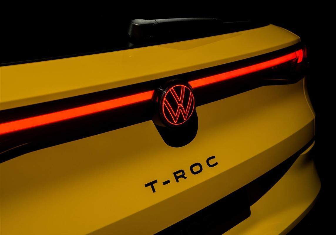 Nuova Volkswagen T-Roc 2025 posteriore