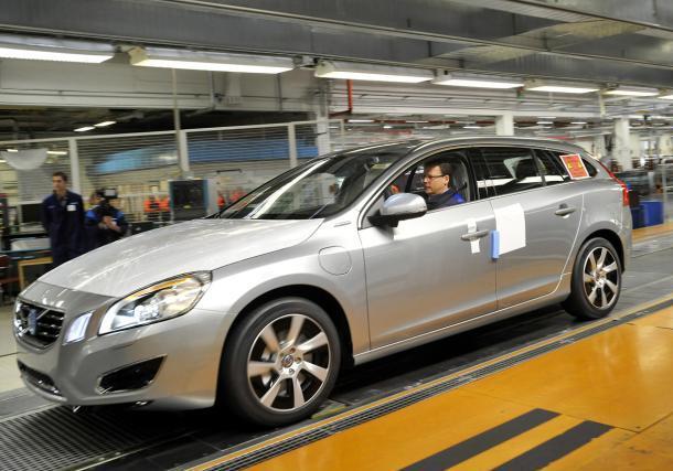 Nuova Volvo V60 Plug-In Hybrid in produzione