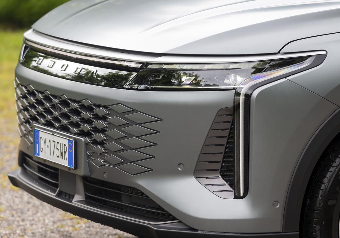 Omoda 9 Premium i-AWD calandra