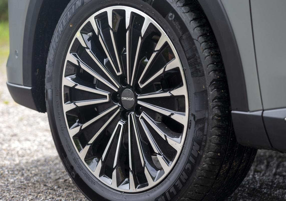 Omoda 9 Premium i-AWD cerchi