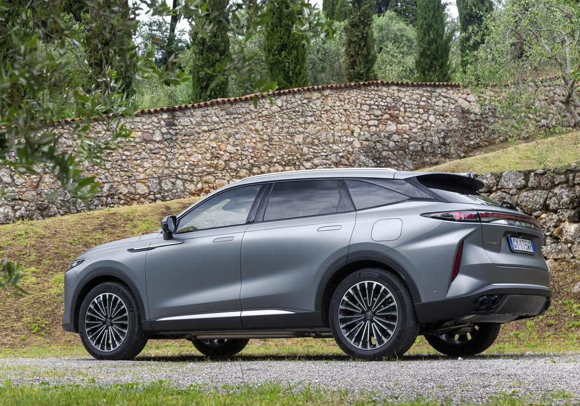 Omoda 9 Premium i-AWD profilo