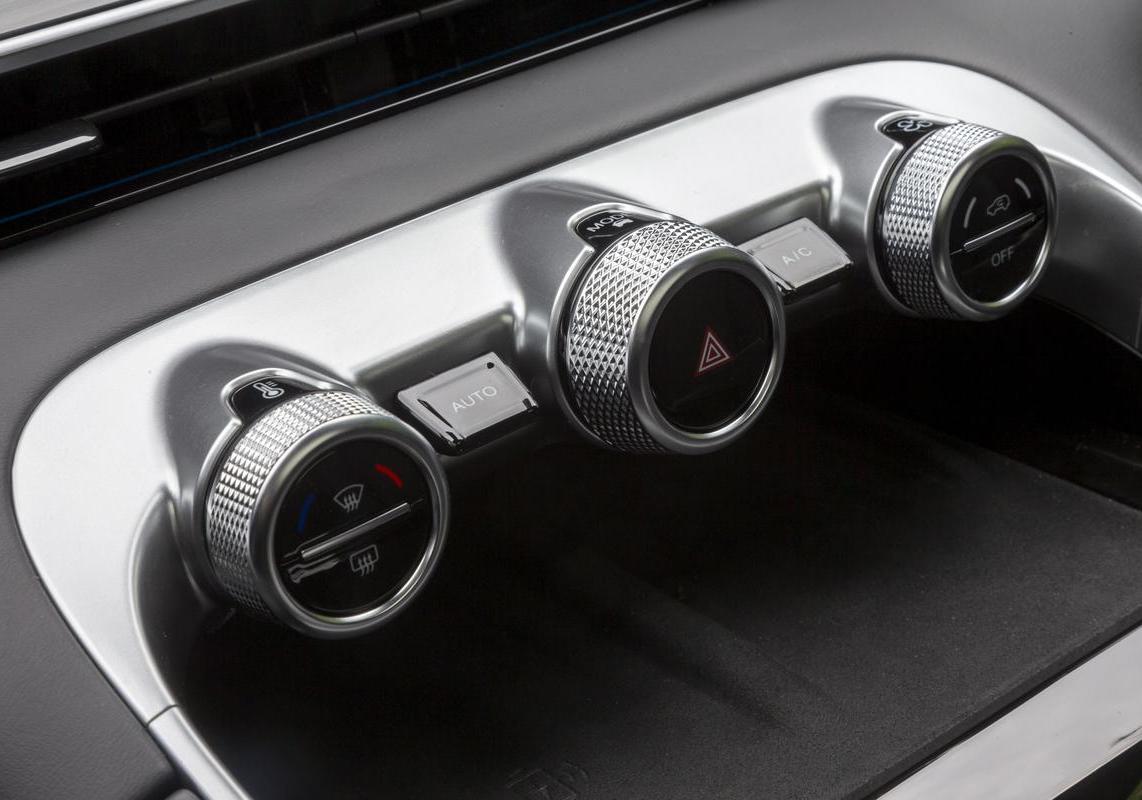 Omoda 9 Premium i-AWD tunnel centrale