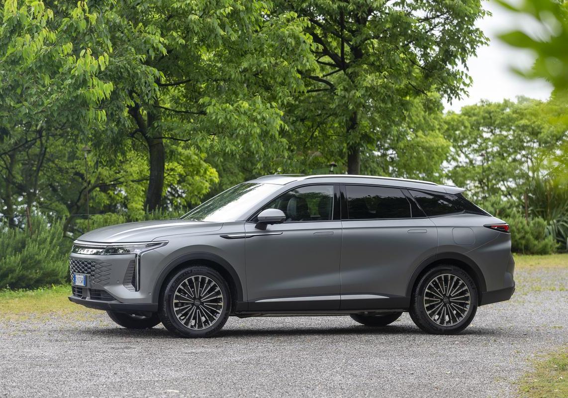 Omoda 9 Premium i-AWD laterale