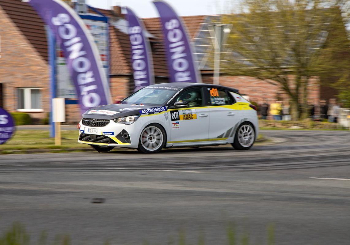 Opel Corsa e rally pronta al debutto 4
