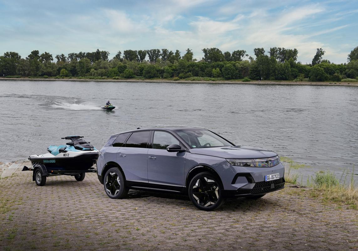 Opel Grandland elettrica 4x4 capacita traino