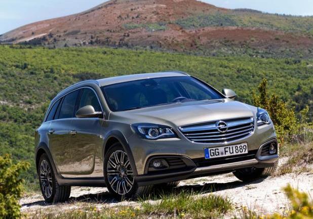 Opel Insigna Country Tourer tre quarti anteriore