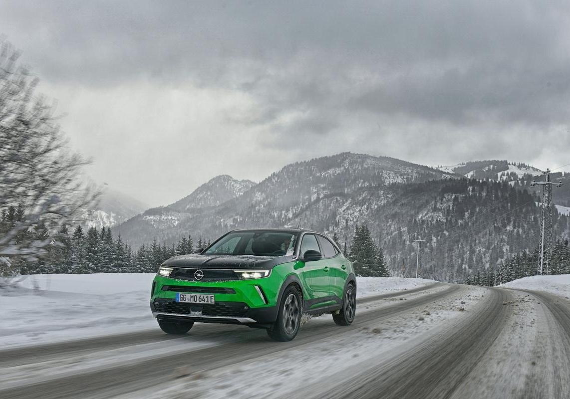 Opel Mokka-e Matcha Green immagine