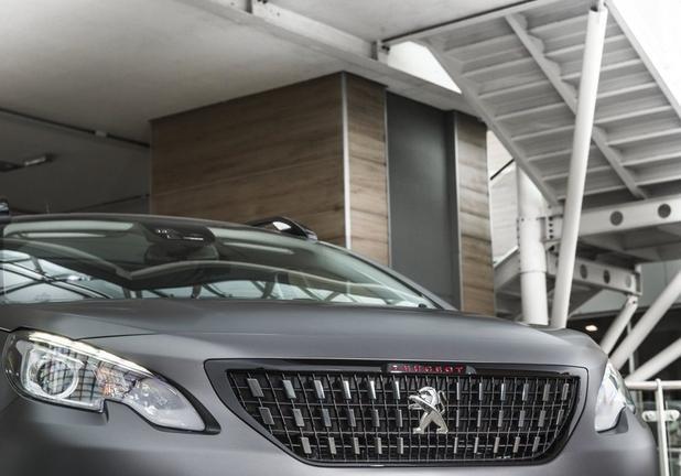 Peugeot 2008 Black Matt calandra