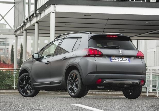 Peugeot 2008 Black Matt posteriore