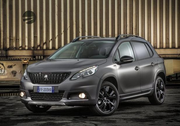 Peugeot 2008 Black Matt tre quarti anteriore