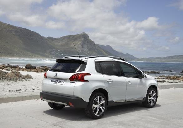 Peugeot 2008 tre quarti posteriore