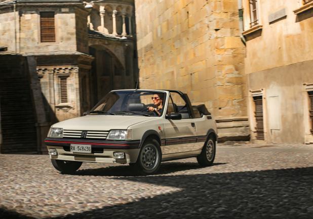 Peugeot 205 Cabriolet tre quarti anteriore