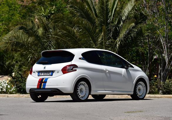 Peugeot 208 GTi ?One Off UcciUssi? tre quarti posteriore