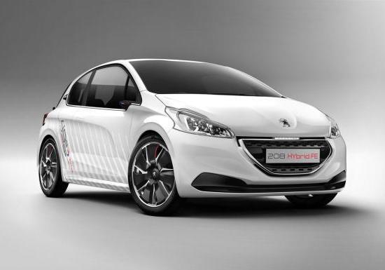 Peugeot 208 HYbrid FE tre quarti anteriore