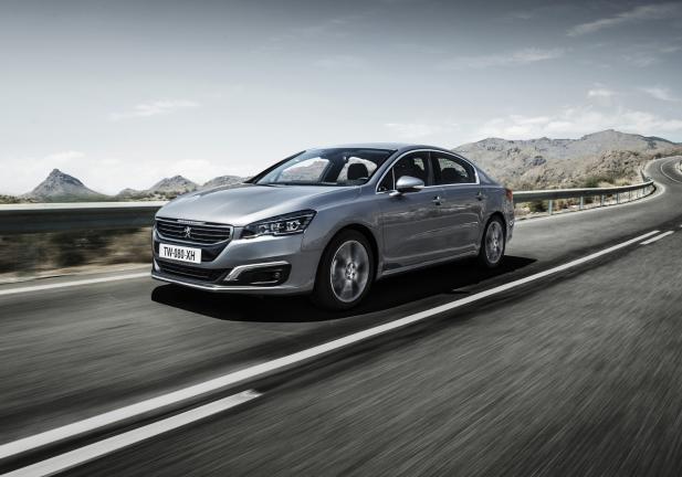 Peugeot 508 belina tre quarti anteriore