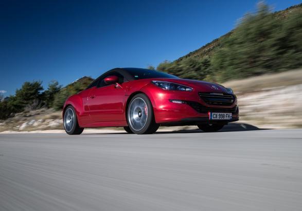 Peugeot RCZ R tre quarti anteriore lato destro