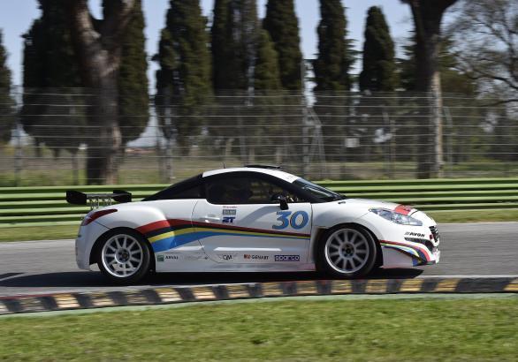 Peugeot RCZ Racing in pista