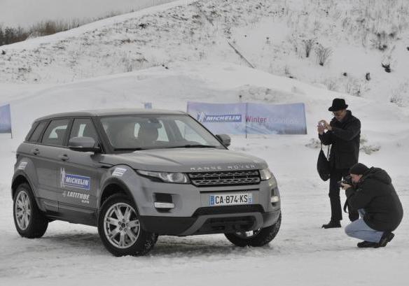 Pneumatici invernali Michelin Range Rover Evoque tre quarti anteriore lato destro