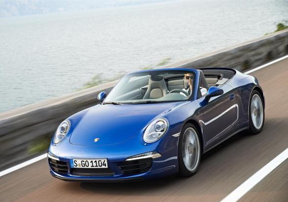 Porsche 911 Carrera Cabriolet tre quarti anteriore