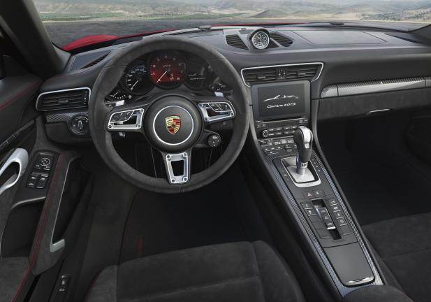 Porsche 911 GTS interni PDK