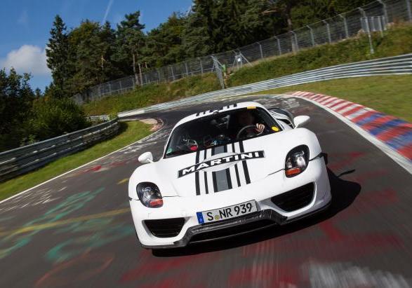 Porsche 918 Spyder al Nurburgring anteriore