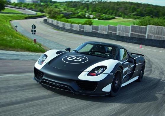 Porsche 918 Spyder tre quarti anteriore lato sinistro