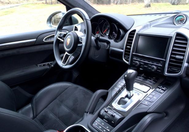Porsche Cayenne GTS interni