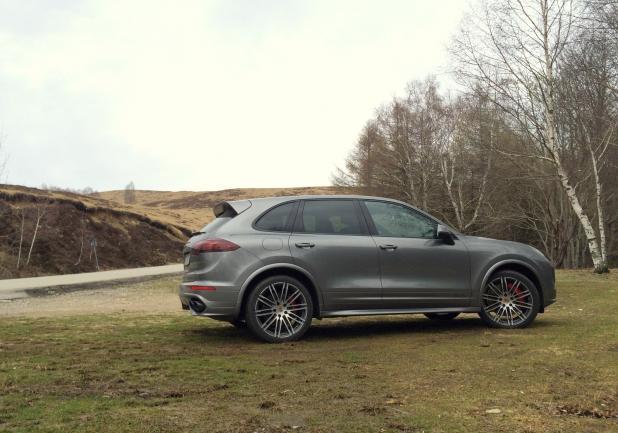 Porsche Cayenne GTS profilo